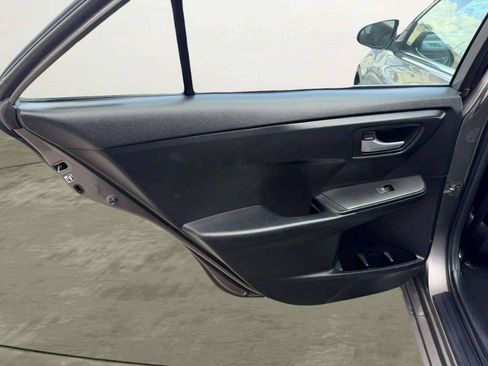 Used 2015 Toyota Camry SE FWD image 22