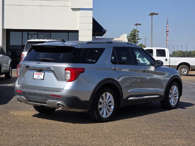 Certified 2024 Ford Explorer Limited w/ Limited Technology Package RWD image 4