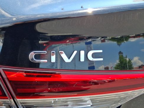 Certified 2024 Honda Civic EX image 31