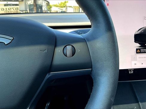 Used 2022 Tesla Model Y Long Range AWD/4WD image 10
