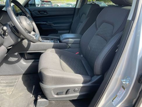 Used 2025 Nissan Pathfinder SV AWD/4WD image 29