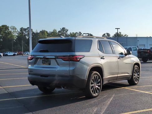 Used 2023 Chevrolet Traverse RS FWD image 7
