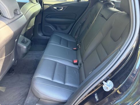 Used 2025 Volvo V60 B5 Cross Country Plus image 40
