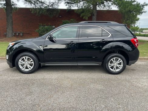 Used 2017 Chevrolet Equinox LT FWD image 2