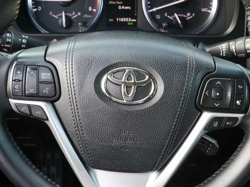 Used 2017 Toyota Highlander Limited AWD/4WD image 9