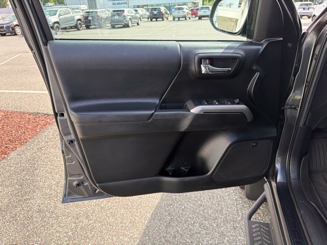 Used 2021 Toyota Tacoma Limited w/ Nightshade Package AWD/4WD image 11