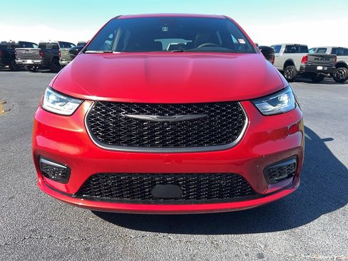 New 2026 Chrysler Pacifica Select FWD image 2