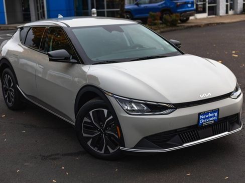 Used 2024 Kia EV6 Light image 2