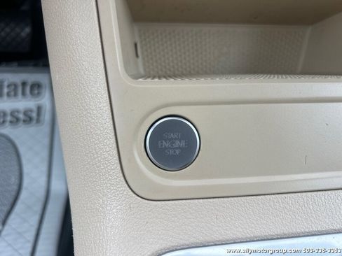 Used 2014 Volkswagen Tiguan SE image 19