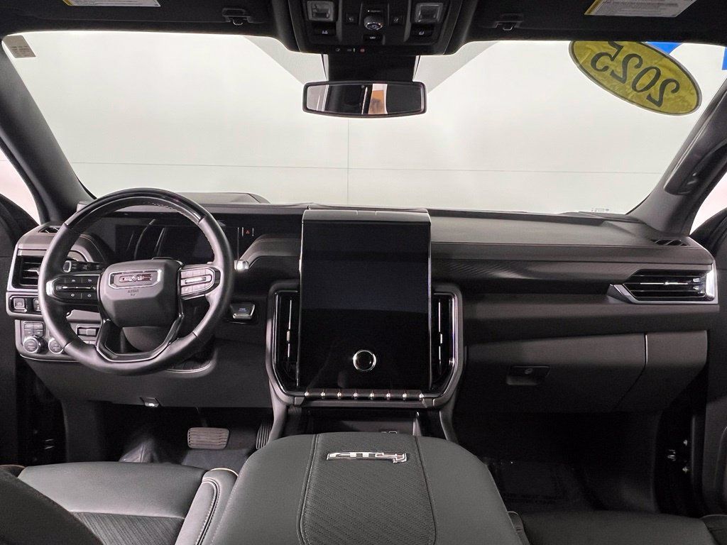 Used 2025 GMC Yukon XL AT4 AWD/4WD image 10