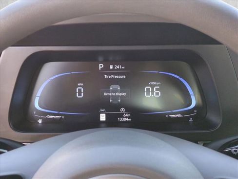 Certified 2025 Hyundai Elantra SE image 11