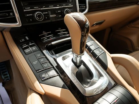 Used 2016 Porsche Cayenne S AWD/4WD image 29