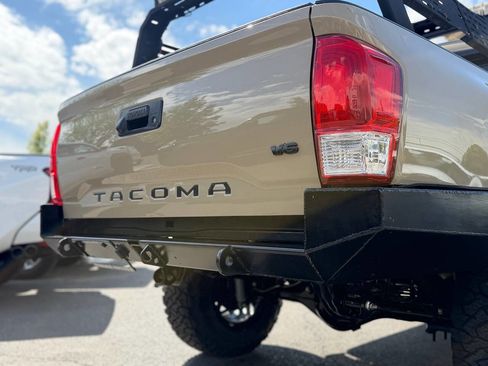 Used 2020 Toyota Tacoma TRD Off-Road w/ Technology Package AWD/4WD image 49