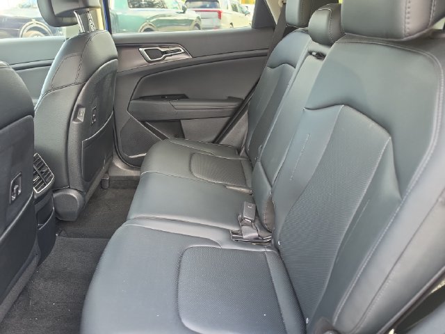 Certified 2025 Kia Sportage EX FWD image 11