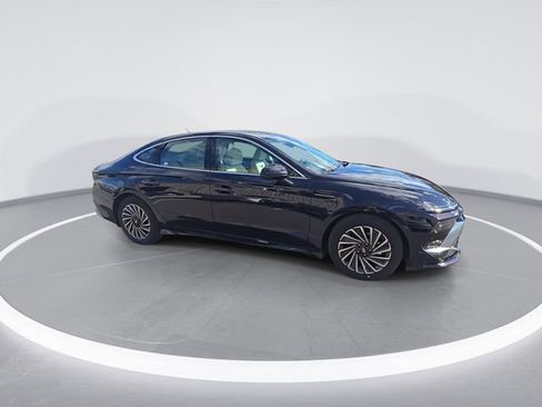 New 2025 Hyundai Sonata Limited image 2