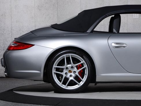Used 2010 Porsche 911 Carrera S image 3
