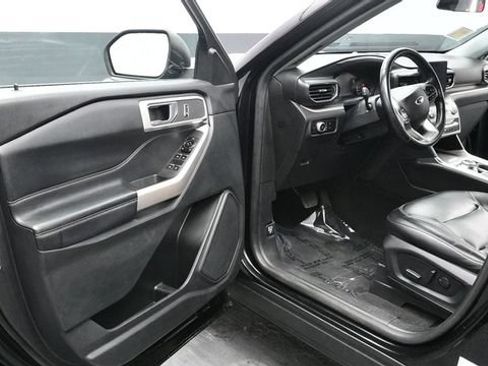 Used 2023 Ford Explorer XLT w/ Equipment Group 202A AWD/4WD image 24