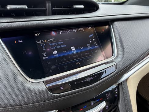 Used 2017 Cadillac XT5 Premium Luxury FWD image 30