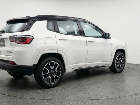 Used 2025 Jeep Compass Trailhawk AWD/4WD image 9