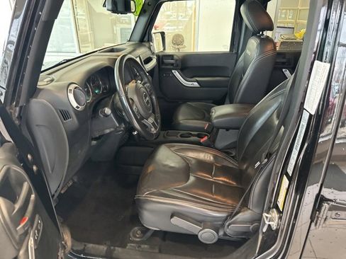 Used 2018 Jeep Wrangler Unlimited Sahara w/ Dual Top Group image 8