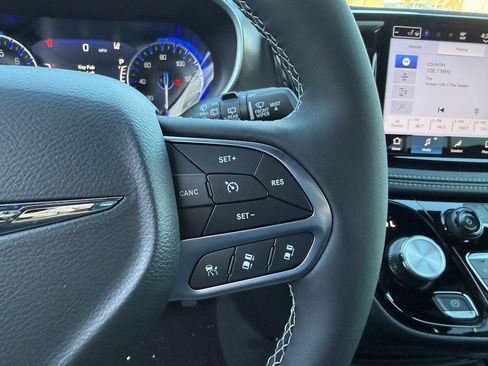 New 2026 Chrysler Pacifica Select image 14