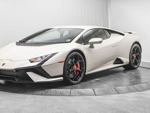 Used 2023 Lamborghini Huracan Tecnica image 3