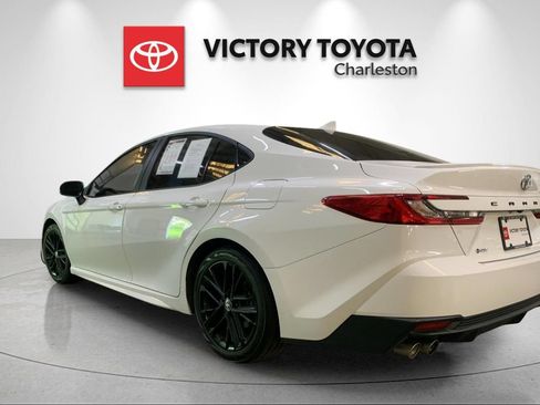 Used 2025 Toyota Camry SE w/ Convenience Package FWD image 3
