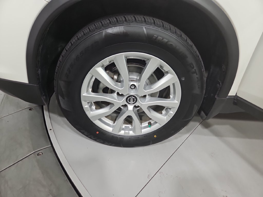 Used 2017 Nissan Rogue SV AWD/4WD image 27