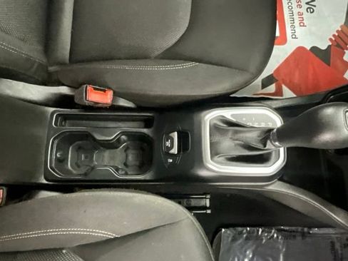 Used 2021 Jeep Renegade Sport FWD image 19