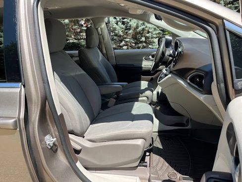 Used 2017 Chrysler Pacifica Touring FWD image 37
