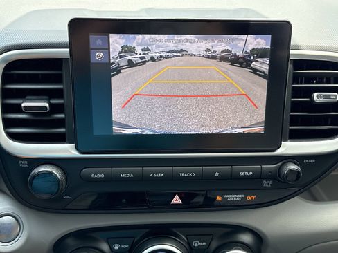 Used 2024 Hyundai Venue SEL FWD image 23