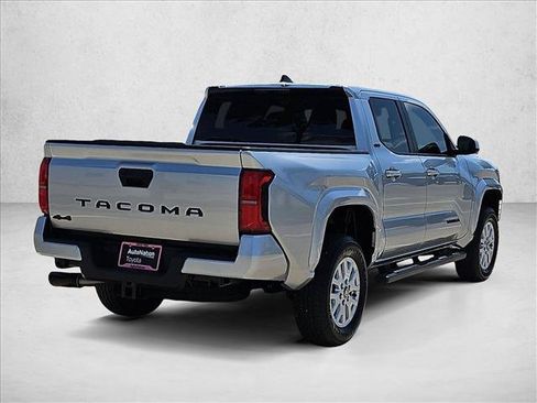 Used 2025 Toyota Tacoma SR5 AWD/4WD image 5