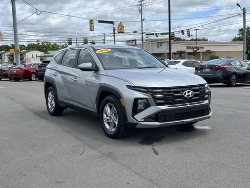 Certified 2025 Hyundai Tucson SE FWD image 3
