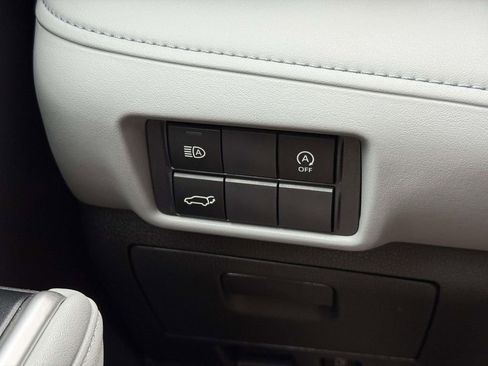 Used 2023 Toyota Highlander XLE image 22