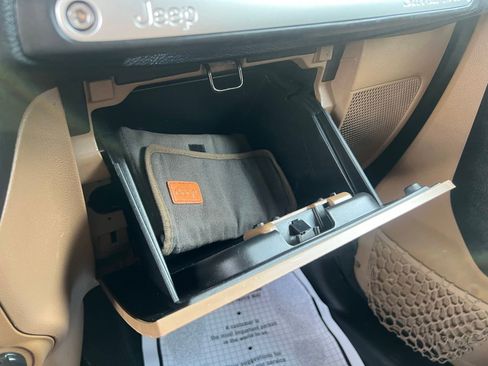 Used 2012 Jeep Wrangler Unlimited Sahara w/ Connectivity Group AWD/4WD image 30