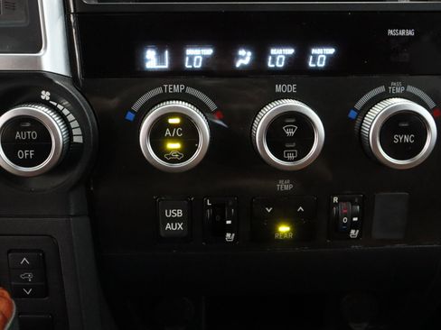 Used 2019 Toyota Sequoia Platinum image 19