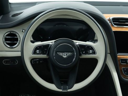 Used 2024 Bentley Bentayga Extended Wheelbase AWD/4WD image 30