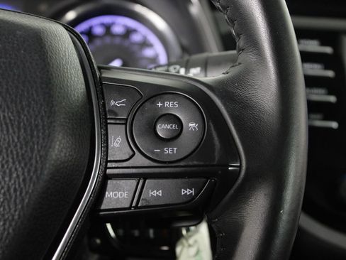 Used 2020 Toyota Camry SE image 23