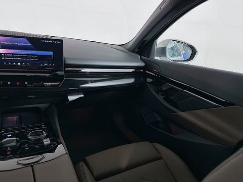 Used 2026 BMW 530i xDrive AWD/4WD image 29