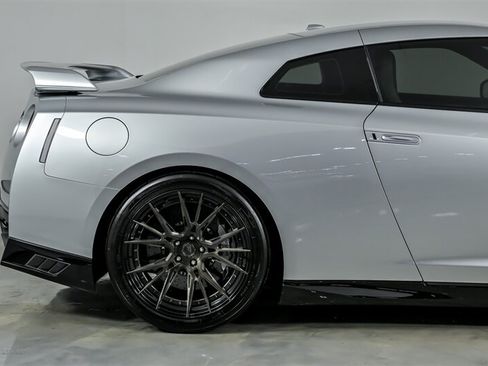 Used 2020 Nissan GT-R Premium AWD/4WD image 13