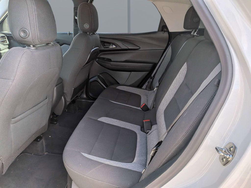 Used 2025 Chevrolet TrailBlazer LT AWD/4WD image 14