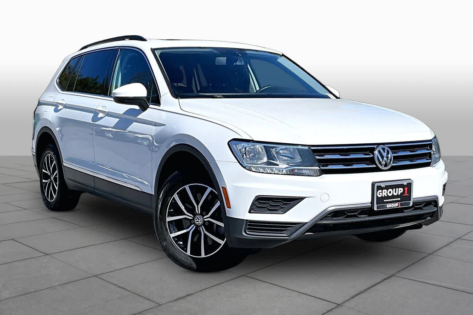 Used 2021 Volkswagen Tiguan SE w/ Panoramic Sunroof Package FWD image 3