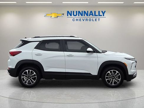 Certified 2025 Chevrolet TrailBlazer LT w/ LT Cold Weather Package FWD image 6