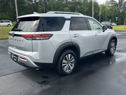 Used 2025 Nissan Pathfinder SL FWD image 8