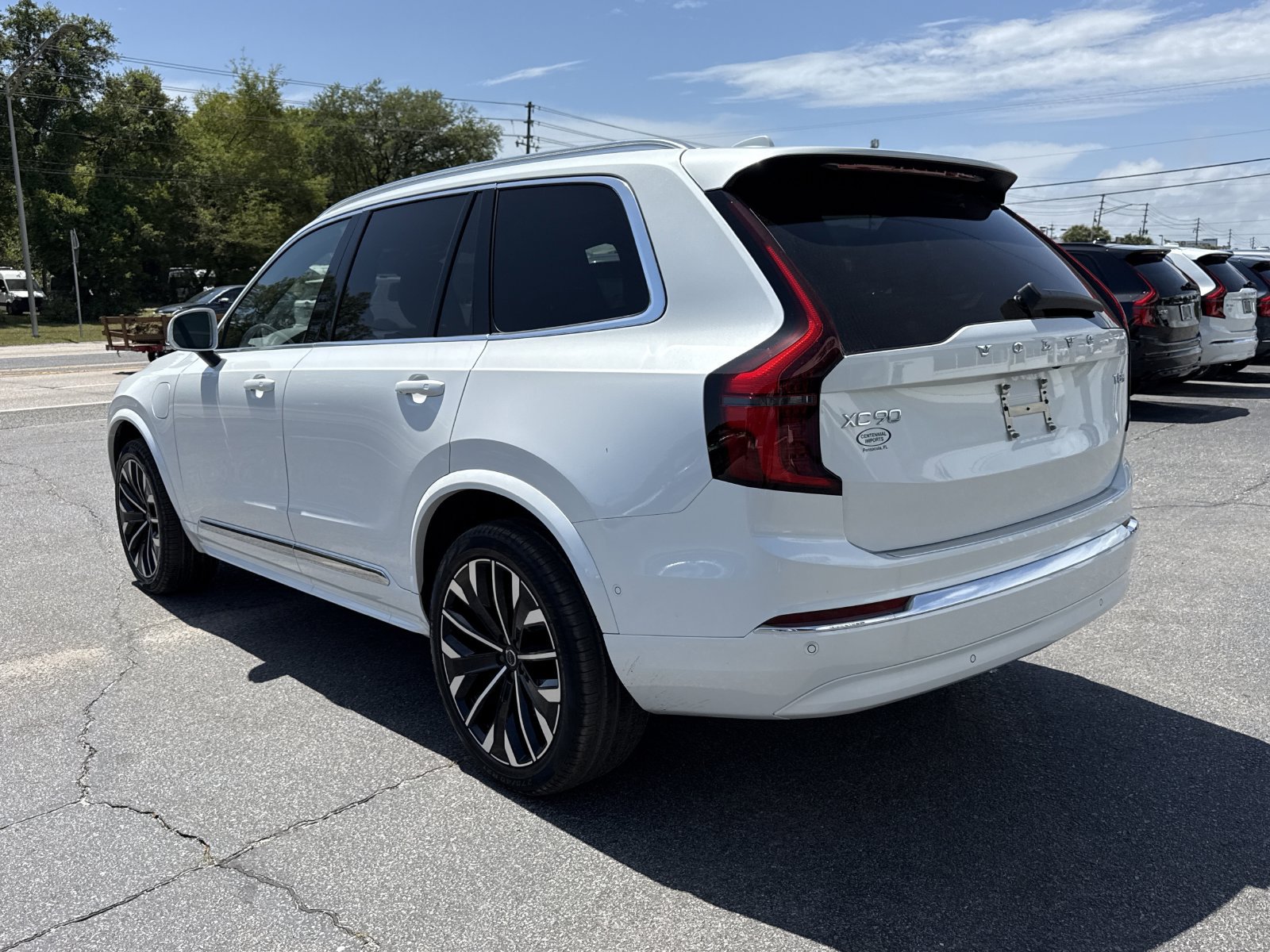 New 2026 Volvo XC90 T8 Plus w/ Protection Package Premier AWD/4WD image 3