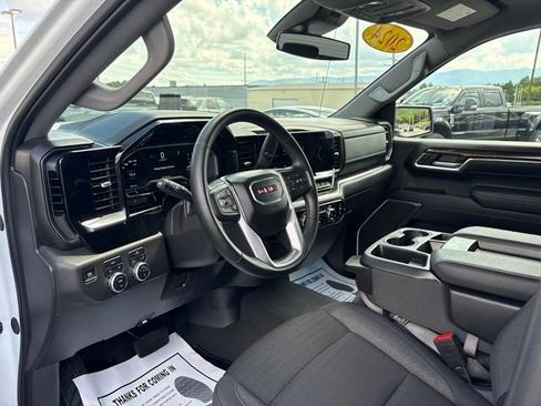Used 2024 GMC Sierra 1500 Elevation AWD/4WD image 3