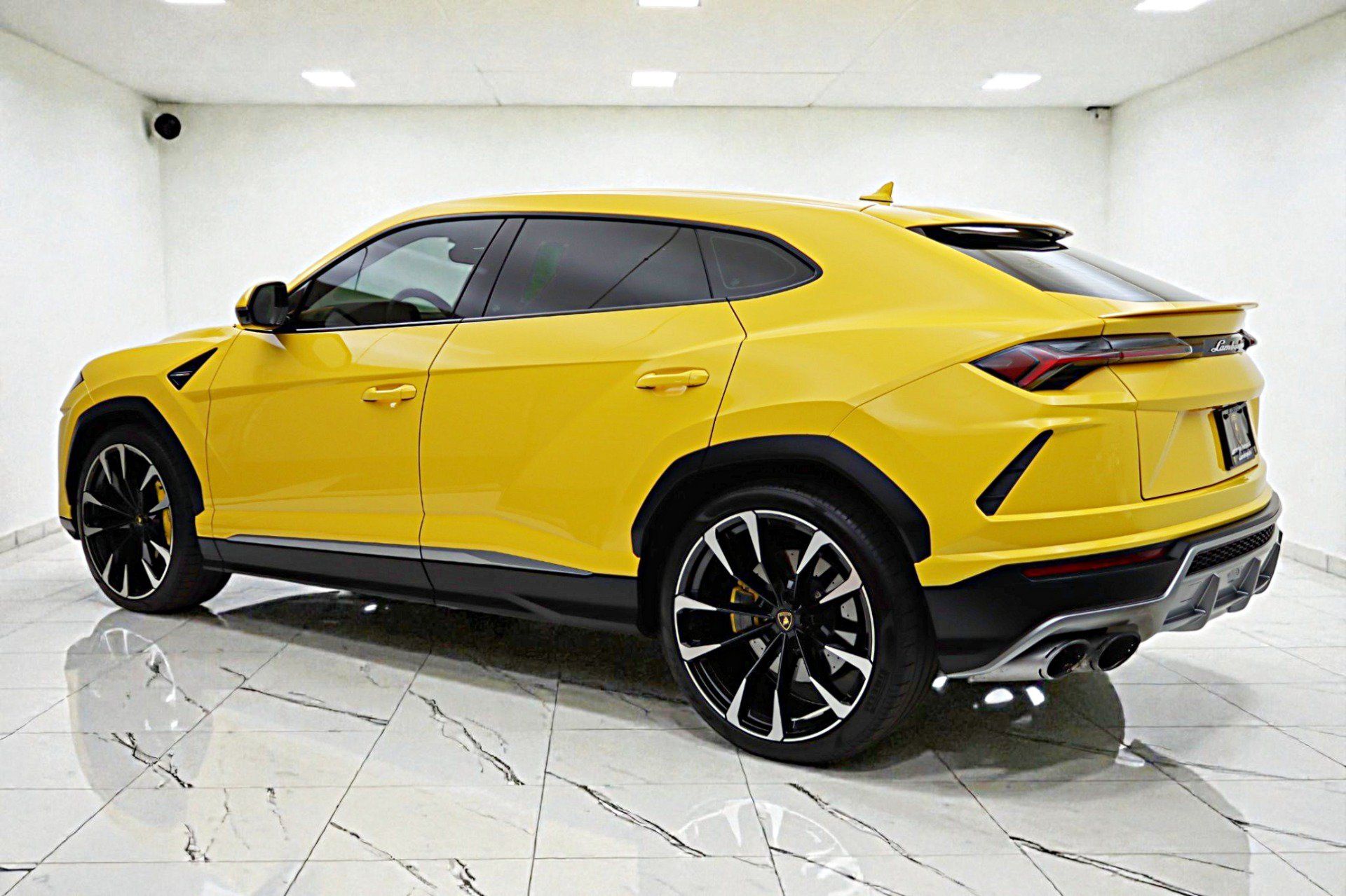 Used 2022 Lamborghini Urus AWD/4WD image 7