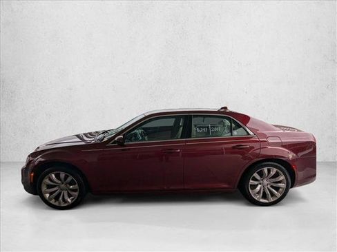 Used 2017 Chrysler 300 Limited image 3