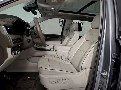 Used 2023 GMC Yukon XL Denali w/ Advanced Technology Package AWD/4WD image 15