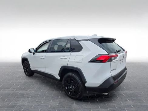 Used 2024 Toyota RAV4 LE AWD/4WD image 5